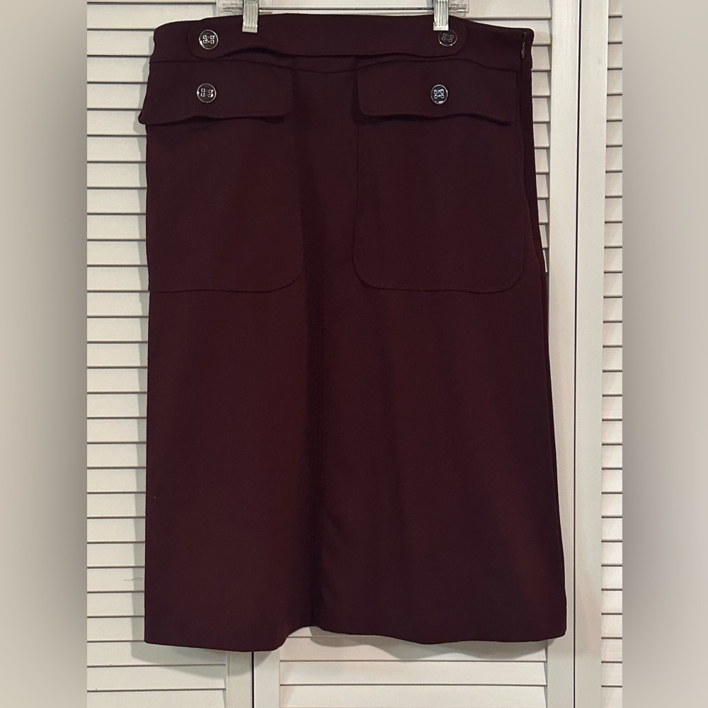New York & Co Purple Stretch Skirt Size 12 large front pockets w/ buttons